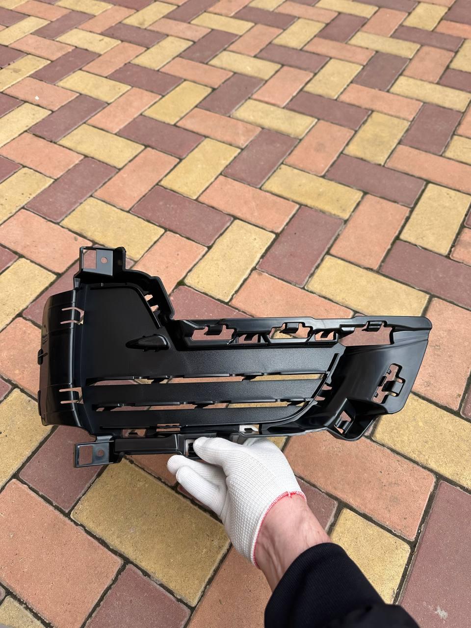 Решітка в бампері права тип G BMW X5 F15 (БМВ Х5 Ф15) 2013-2019 51117336510