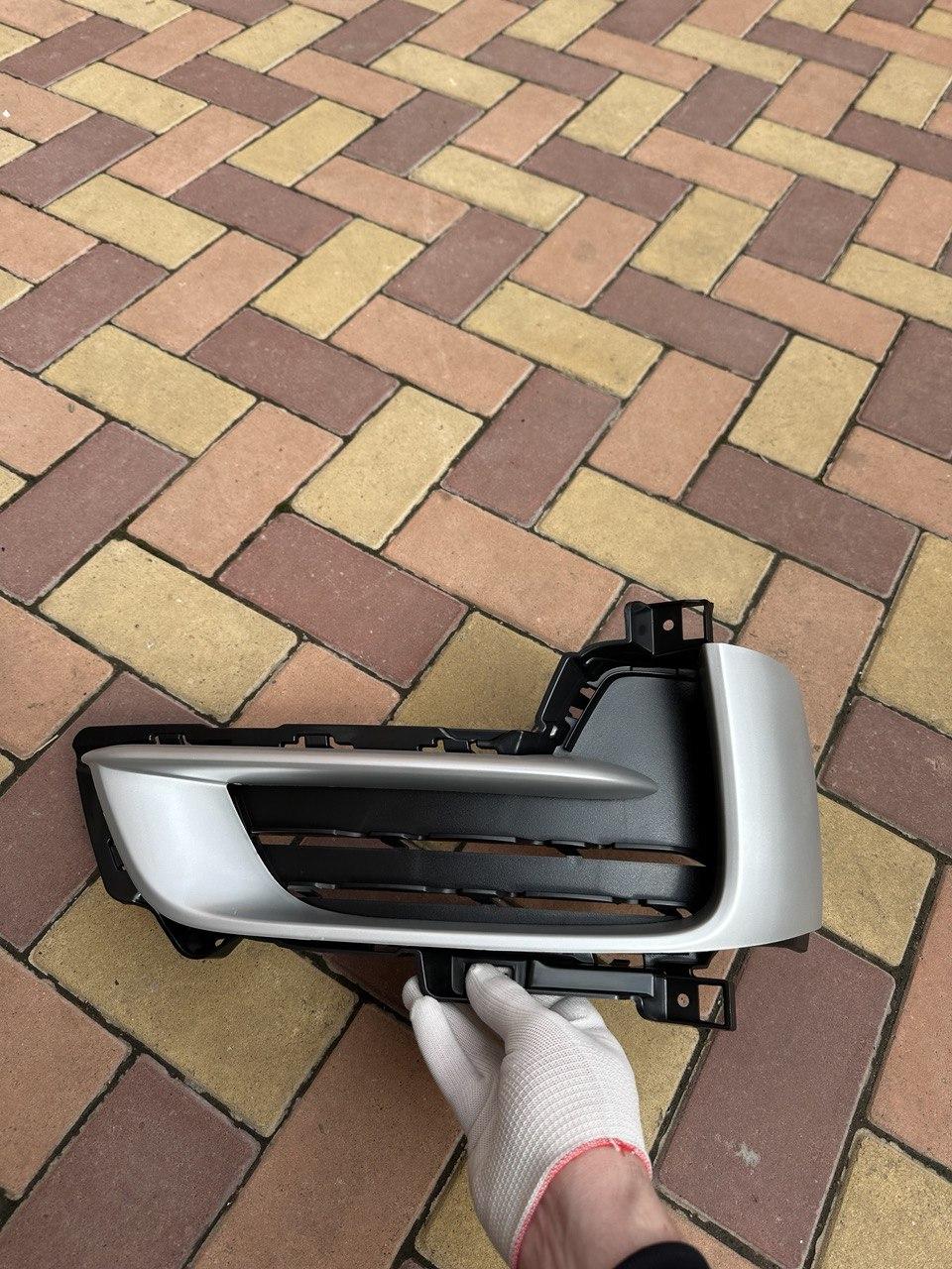 Решітка з накладкою в бампері ліва тип G BMW X5 F15 (БМВ Х5 Ф15) 2013-2019 51117336509