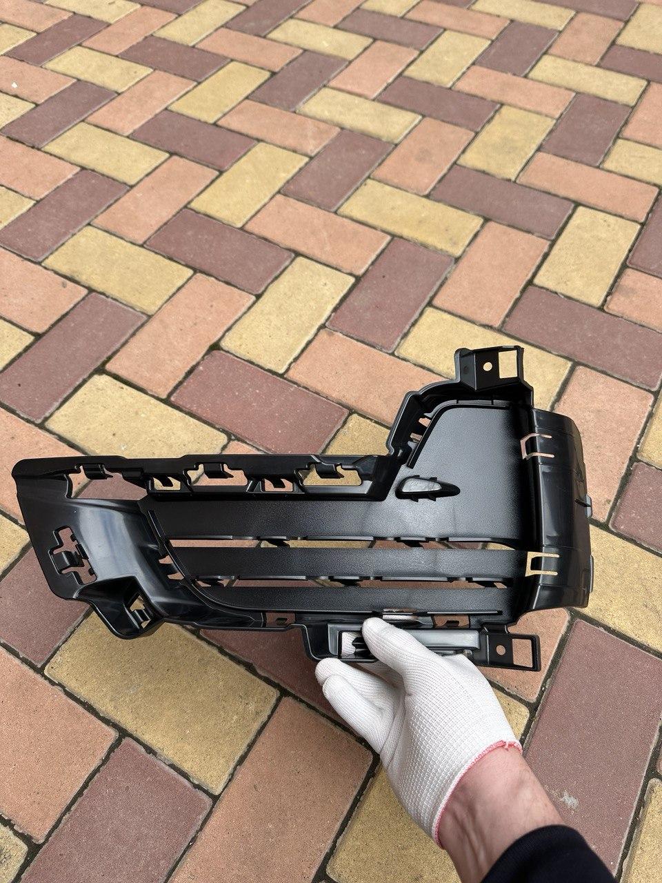 Решітка в бампері ліва тип G BMW X5 F15 (БМВ Х5 Ф15) 2013-2019 51117336509