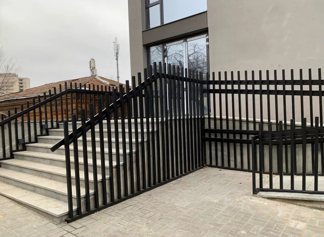 Огородження для ганку та сходів з чорних металів, вхідна група - від виробника