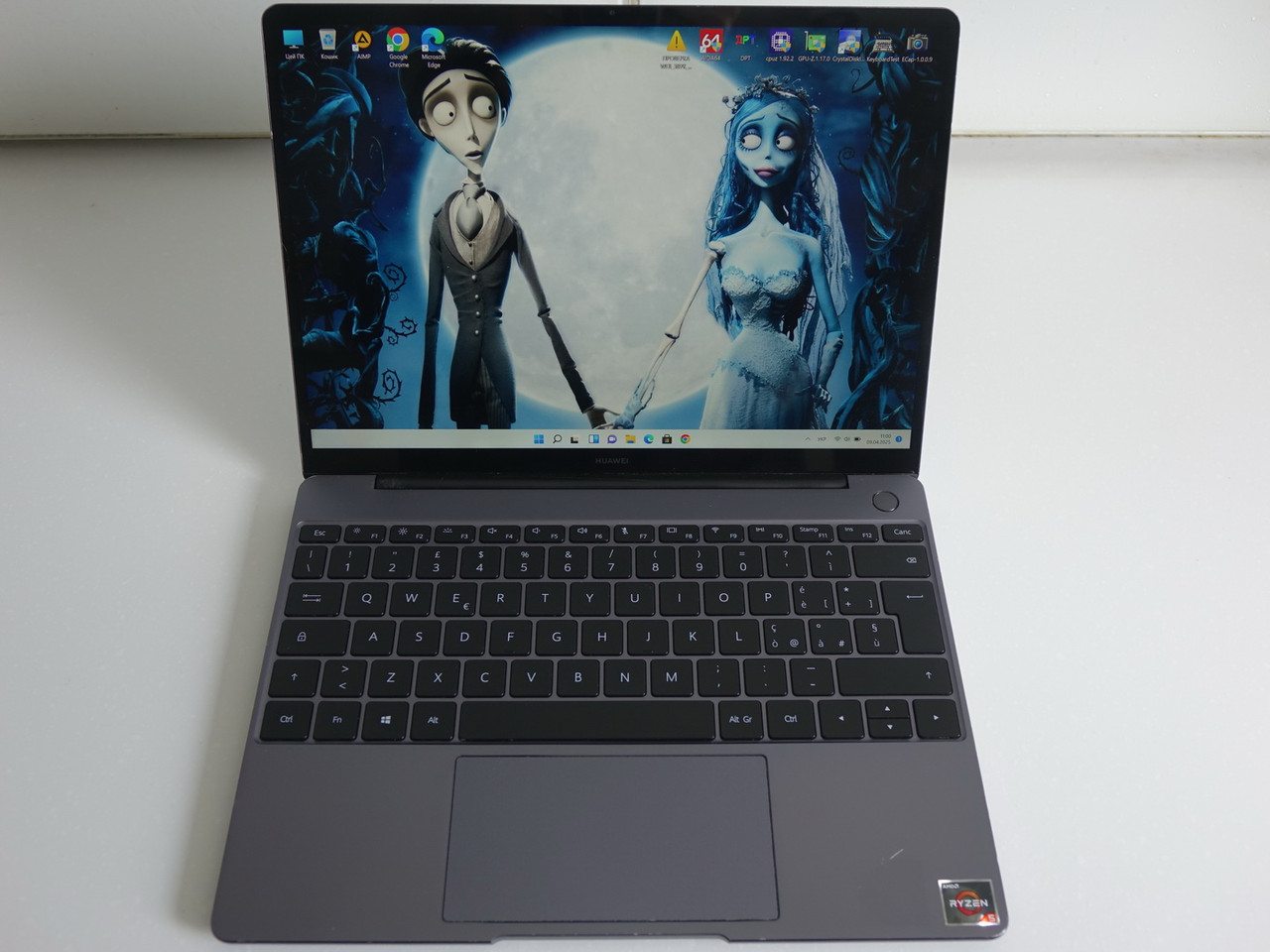Huawei MateBook 13 HN-W19R, 13.0 QHD IPS 2K, Ryzen 5 3500U, 8GB, 256GB new ssd, RX Vega 8, Хороша батарея