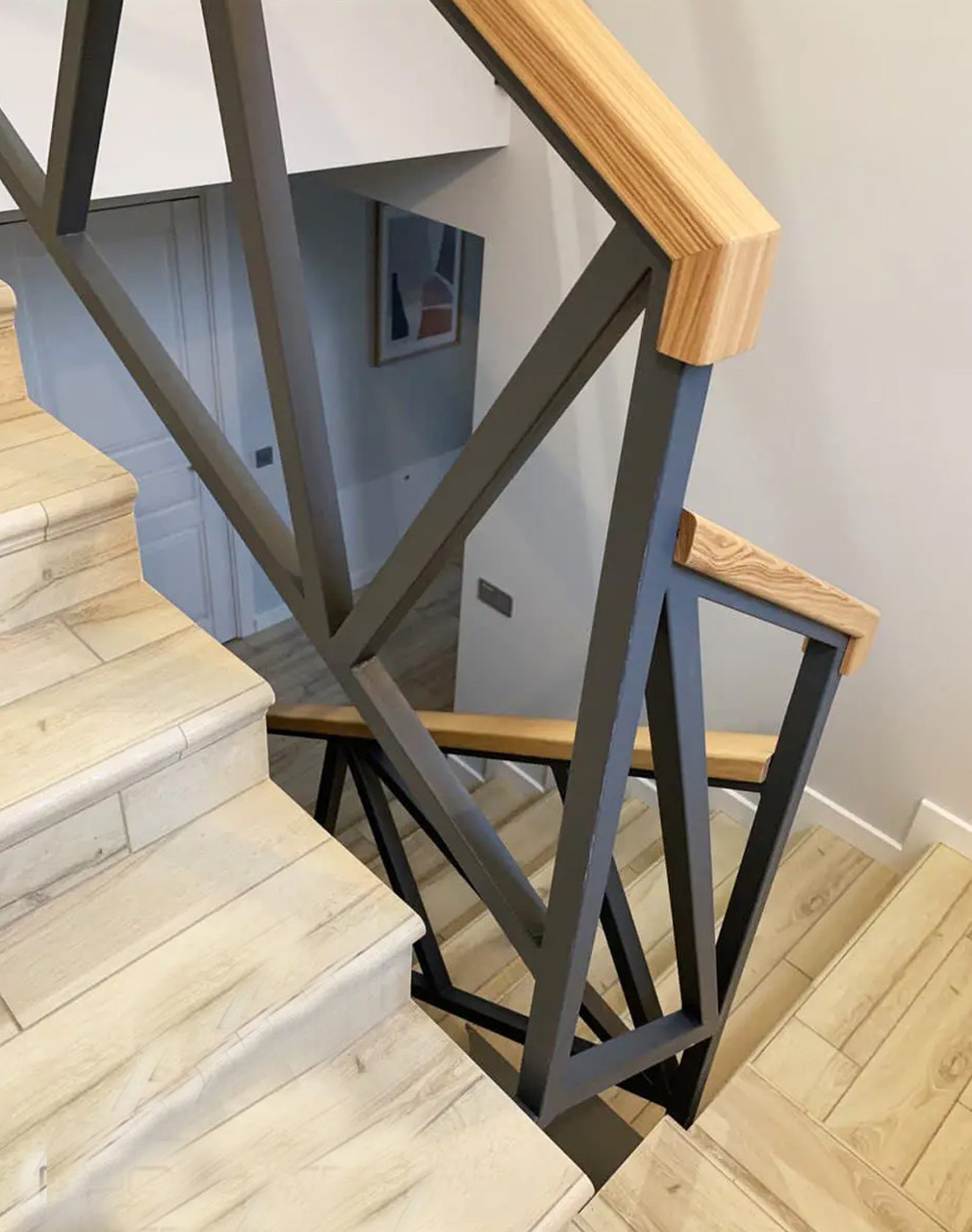 Сходові перила  з чорних металів - виготовлення, монтаж від виробника у вашому місті