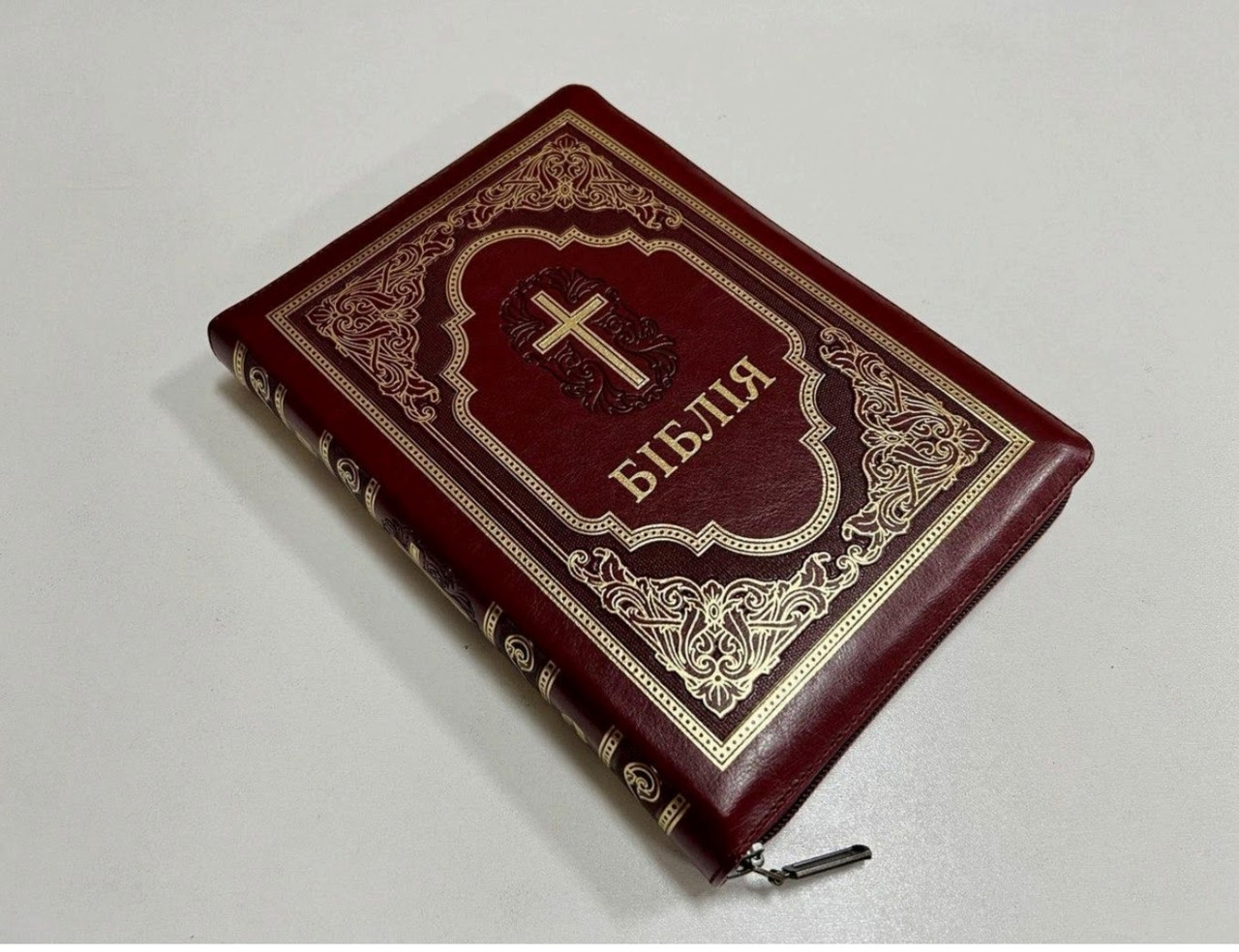 Біблія, переклад Рафаїла Турконяка, СП з второканонічними книгами, 16х24 см, шкірзамінник, замок.