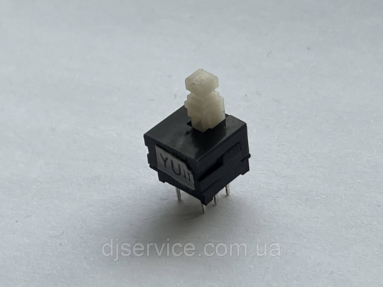 Кнопка з фіксацією для пультів Soundcraft