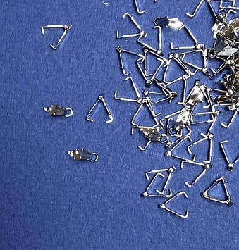 Фурнітура держатель для кулона 8х2мм фас.20гр. + -249шт.