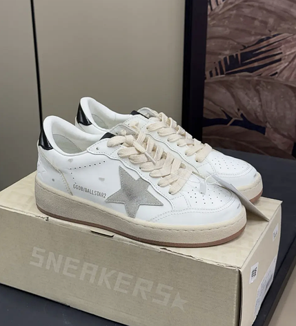 Жіночі білі шкіряні кросівки Golden Goose Super-Star на платформі із зіркою білі кеди, фото 1