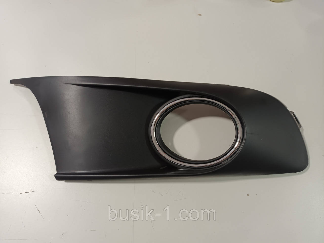 Решітка в передній бампер права декоративна з діркою під галогенку Caddy 10-15+Touran Хром невеликий дефект, фото 1