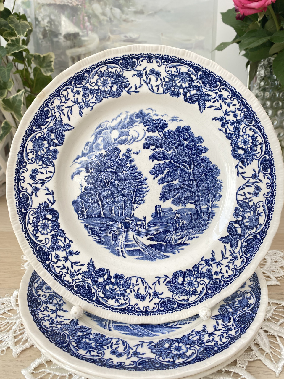 Вінтажні порцелянові англійські тарілки від Royal Tudor Ware, декор - Old England, Англія, вінтаж