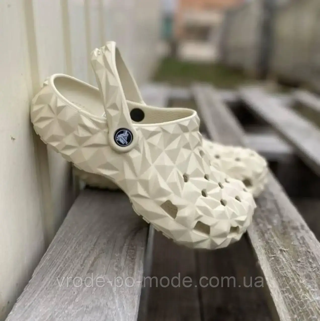 Підліткові та жіночі крокси унісекс світло молочні, медичні сабо Crocs, взуття для медиків та фармацевтів, оригінал