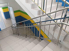 Перила з вертикальним і ригелем подвійним поручнем для дитячих садків та центрів розвитку