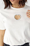 Ошатна жіноча футболка з вирізом у формі серця молочна однотонна футболка зі стразами турція розмір М, фото 5