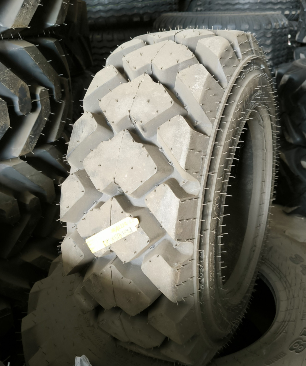 Шина 10-16,5 Alliance 202 L5 10PR для Bobcat, фото 1