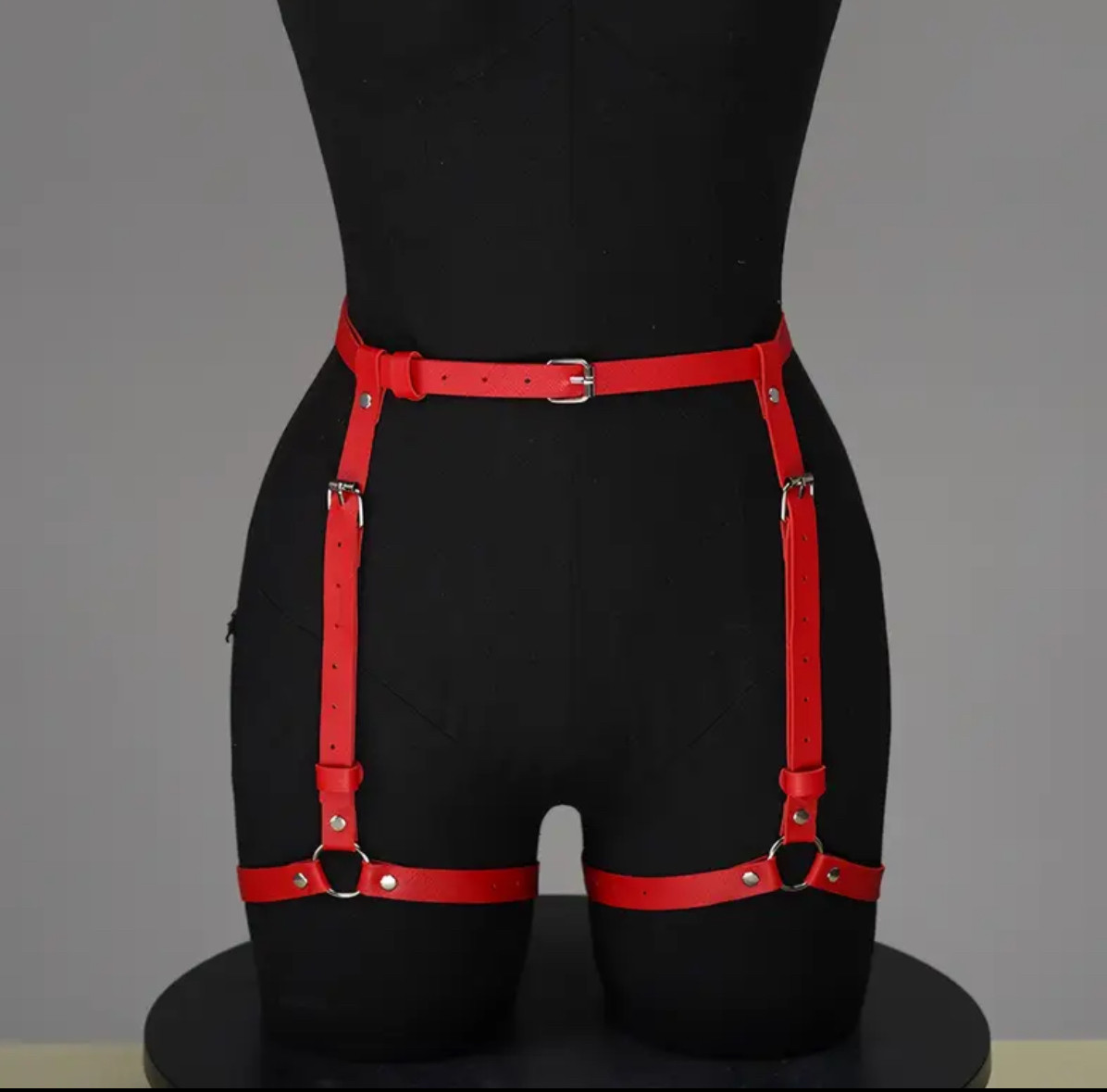 Портупея з екошкіри на талію та стегна колір червоний