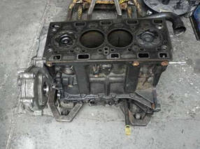 Блок двигуна Опель Мовано 2.5 dci
