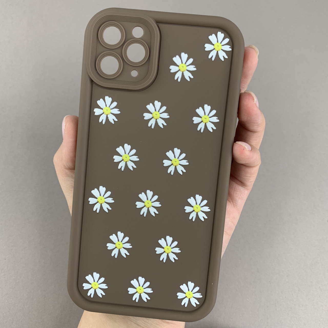 Чохол для iPhone 11 Pro Max чохол з високими бортами з ромашками на айфон 11 про макс коричневий q05j