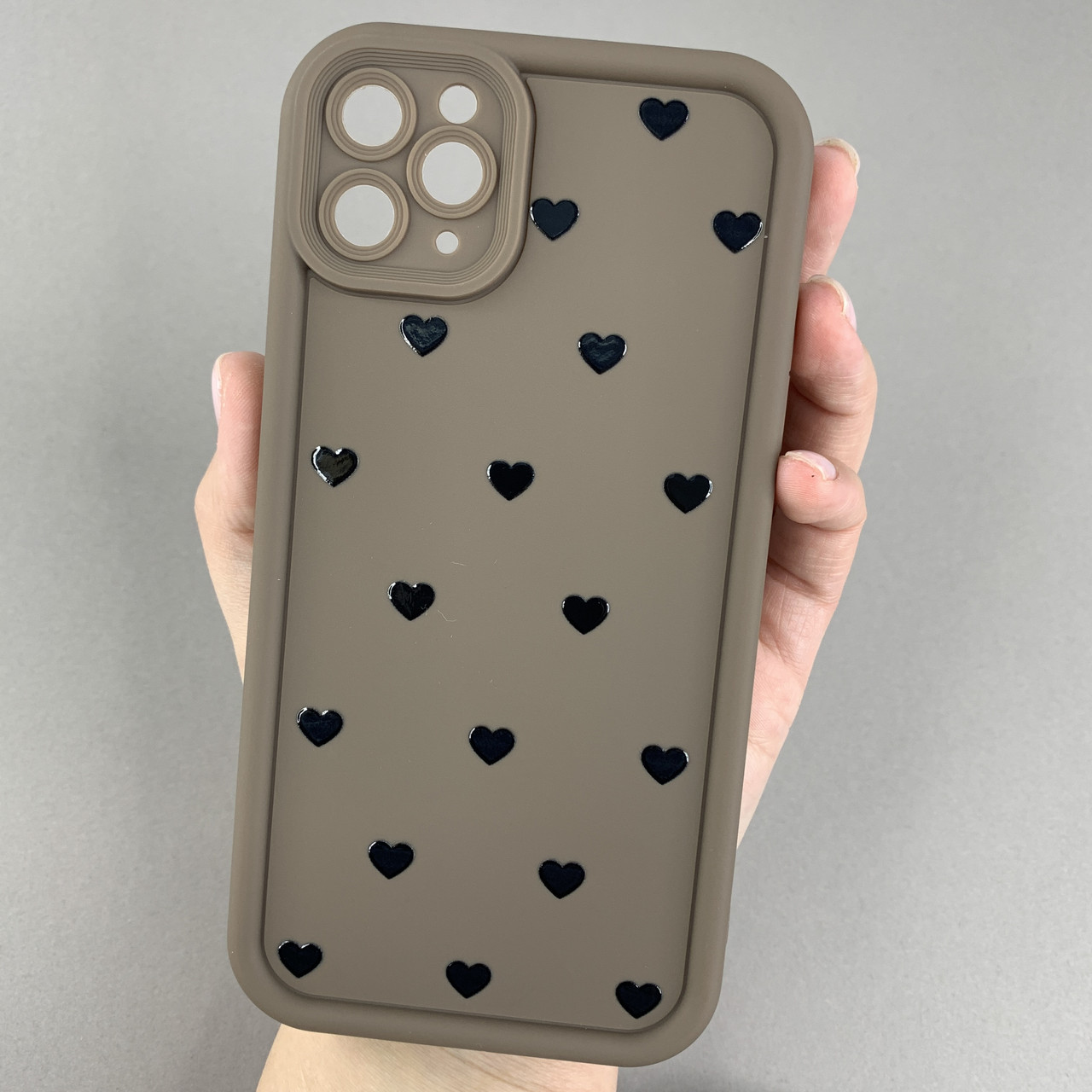 Чохол для iPhone 11 Pro Max чохол з високими бортами з сердечками на телефон айфон 11 про макс коричневий q06e