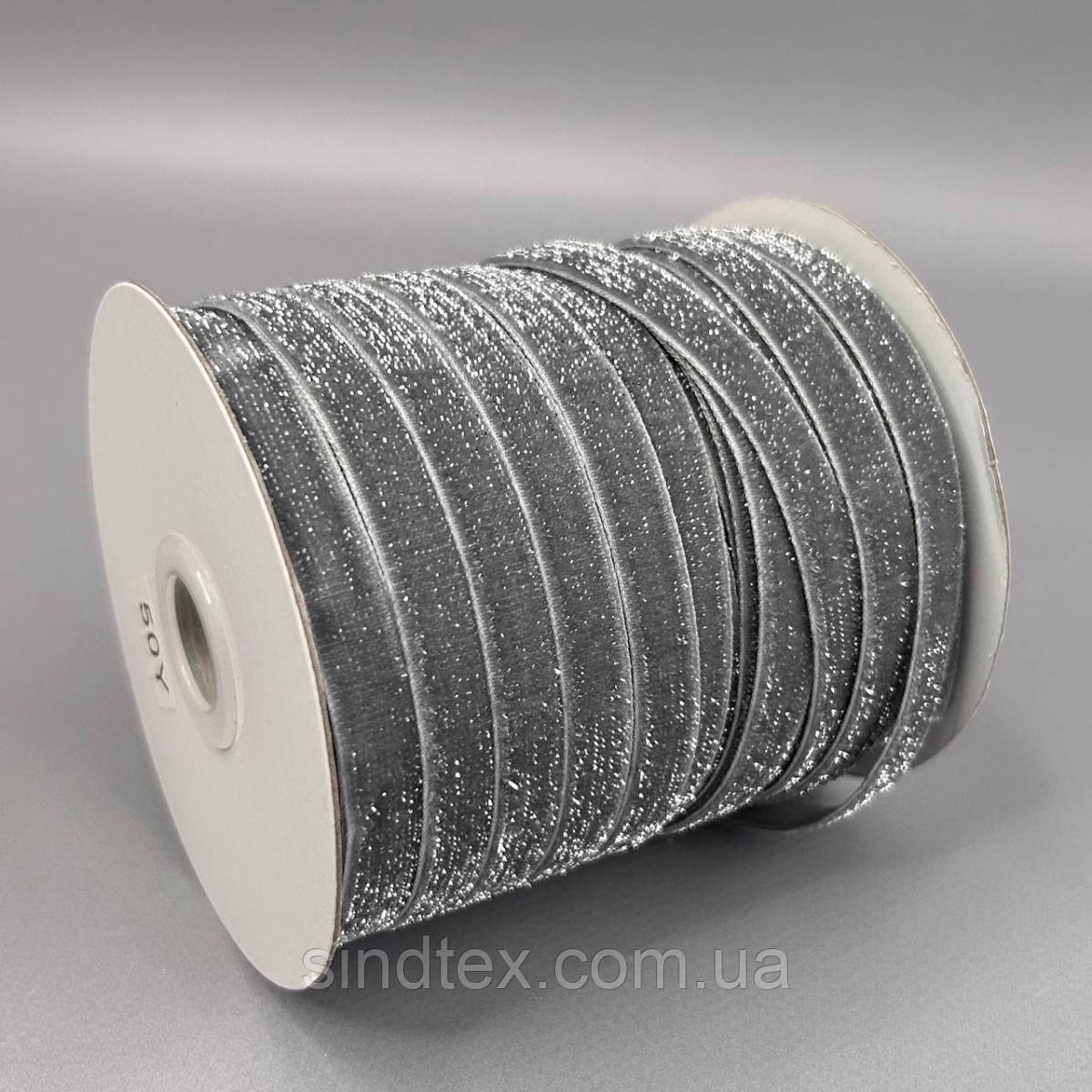 Оксамитова стрічка з люрексом срібло 1см боб. 46м- сірий
