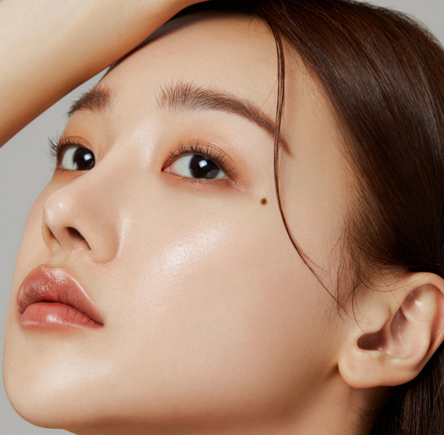 Антивіковий крем для очей Medicube Deep Lifting Peptide Eye Cream с эффектом подтяжки Підтягувальний крем для обрису очей із пептидним комплексом Medicabe Deep Lifting Peptide Eye Cream