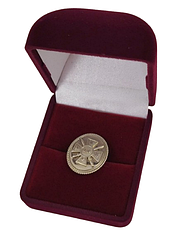 Футляр квадратний для нагород, медалей, орденів, монет, значків бордовий оксамитовий 220/к