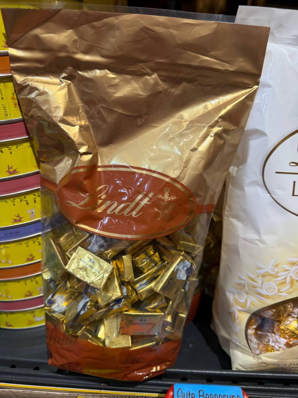 Шоколадні цукерки Lindt Lindor маленькі шоколадки 600 г, фото 1