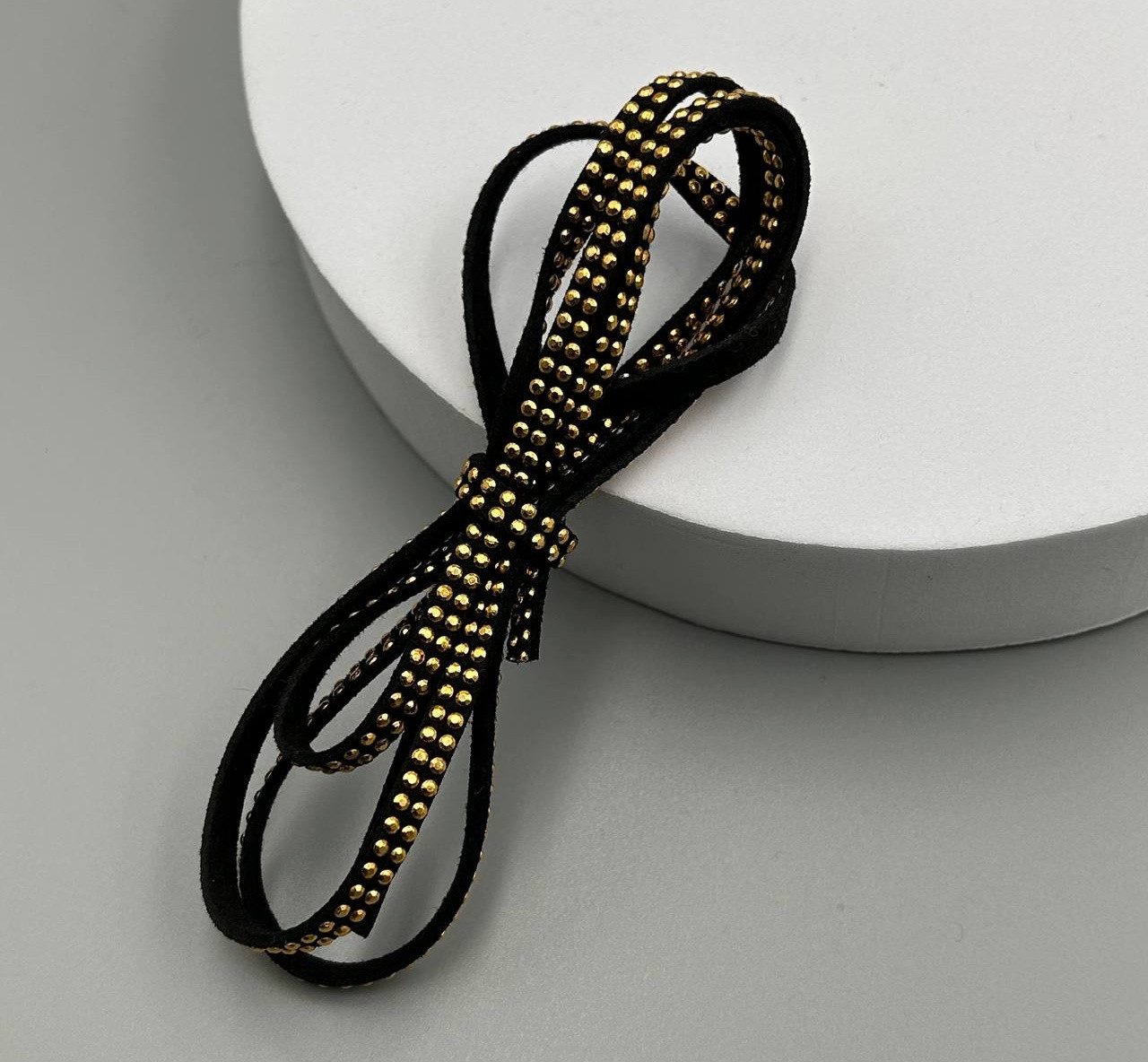 Замшевий шнур з металевими стразами / Штучна замша / 5мм / 1метр / Вже нарізаний / Золото, фото 1