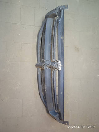 Решітка радіатора для автомобіля Chrysler Voyager III 000065463