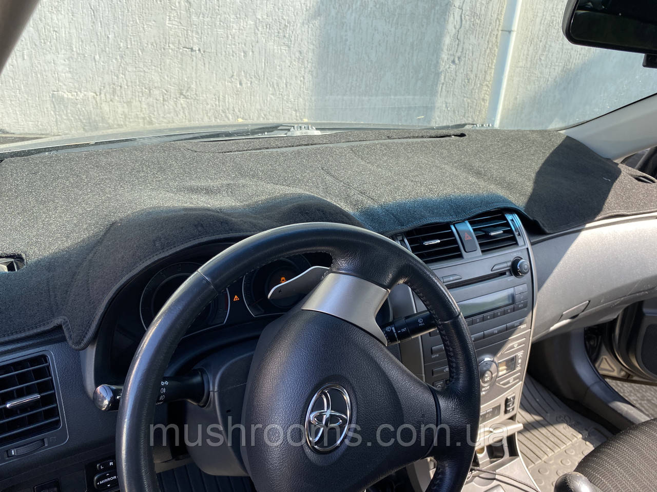 Накидка на торпеду TOYOTA Corolla (E140 європейськець) 2006-2012 чохол килимок накидка на панель приладів Тойота Корола