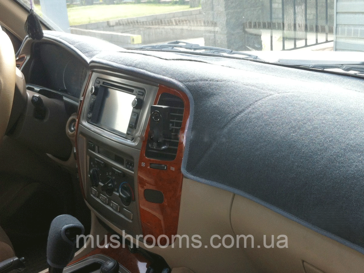 Накидка на торпеду TOYOTA Land Cruiser 105 2002-2007 чохол килимок накидка на панель приладів Тойота Ленд Крузер
