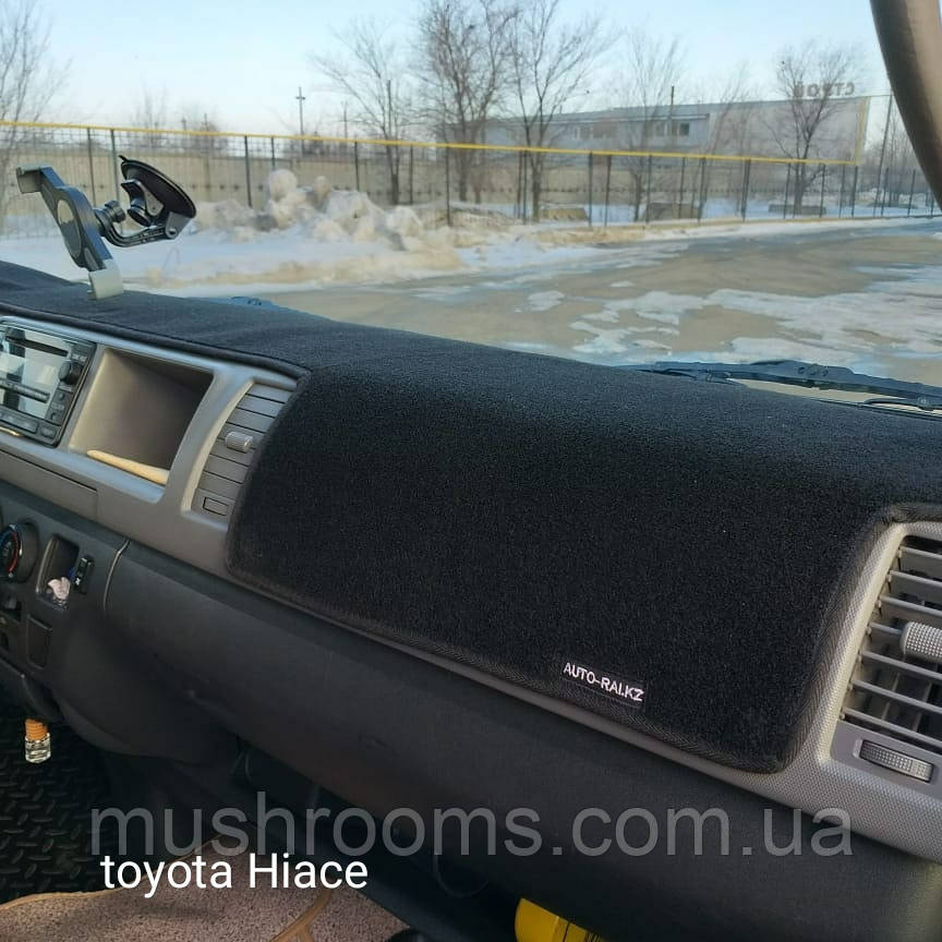 Накидка на торпеду TOYOTA Hiace 1999+ чохол килимок накидка на панель приладів Тойота Хиас
