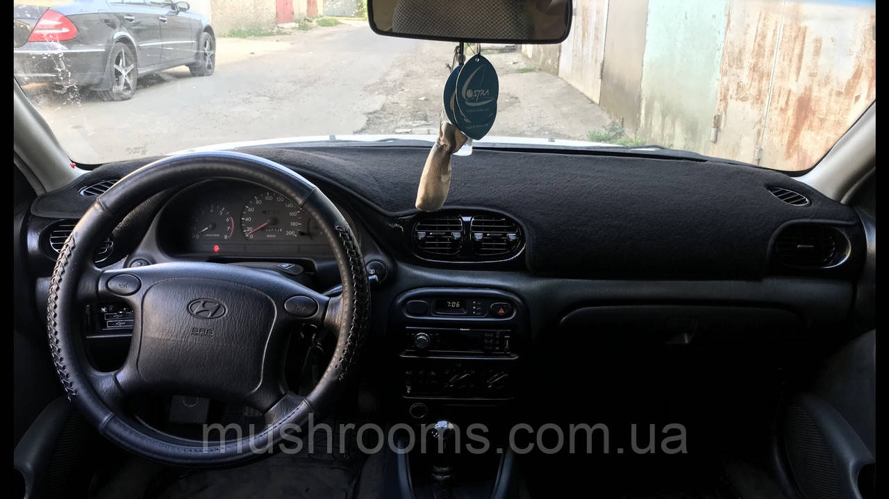 Накидка на торпеду Hyundai Accent 1993-1999 чохол килимок накидка на панель приладів авто Хюндай Акцент, фото 1