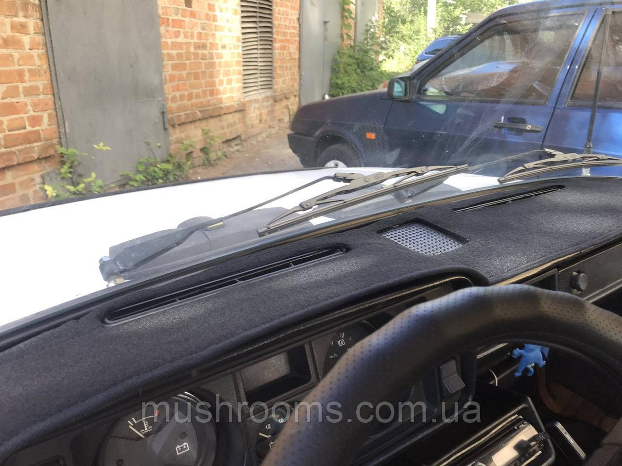 Накидка на торпеду ВАЗ LADA 2105 чохол килимок накидка на панель приладів авто Лада 2105 від сонячних блік, фото 1