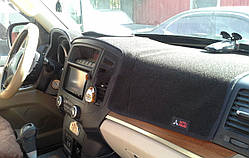 Накидка на торпеду Mitsubishi Pajero 4 пок. 2006+ чохол килимок накидка на панель приладів Мітсубісі Паджеро