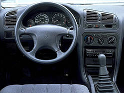 Накидка на торпеду Mitsubishi Galant 1992-1996 чохол килимок накидка на панель приладів авто Мітсубісі Галант