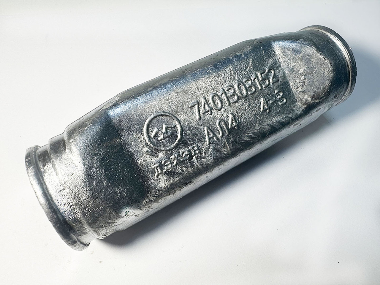 Труба підвідна водяного насоса КамАЗ (трикутна) (ДЕХЕН, Китай) 740.1303152 740-1303152