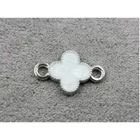 Конектор конюшина 9,5*15 мм білий у сріблі