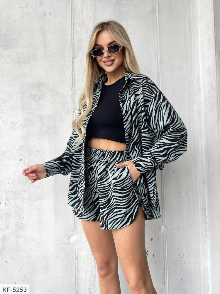 Костюм прогулянковий жіночий стильний модний молодіжний на літо довга сорочка та короткі шорти
