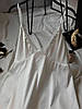 Молочне жіноче мінімалістичне елегантне шовкове плаття-комбінація вільного крою на тонких бретелях, фото 10