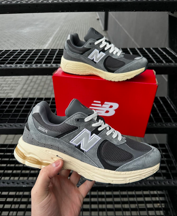 Кросівки чоловічі New Balance 2002R Grey Нью Баланс сірі замшеві кроси весна літо осінь