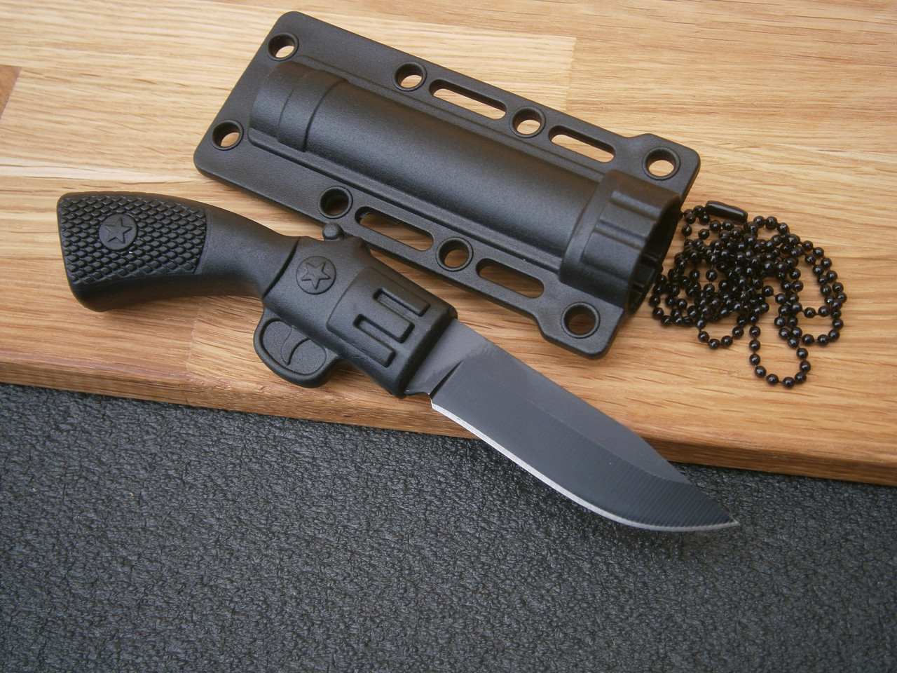 Ніж туристичний нашийний Defender Mini 418-A в чохлі 14 см