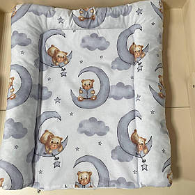 Пеленальний матрац на дитячий комод пеленатор з бортами синтепон знімний 70*55 см BST Ведмедики і місяць