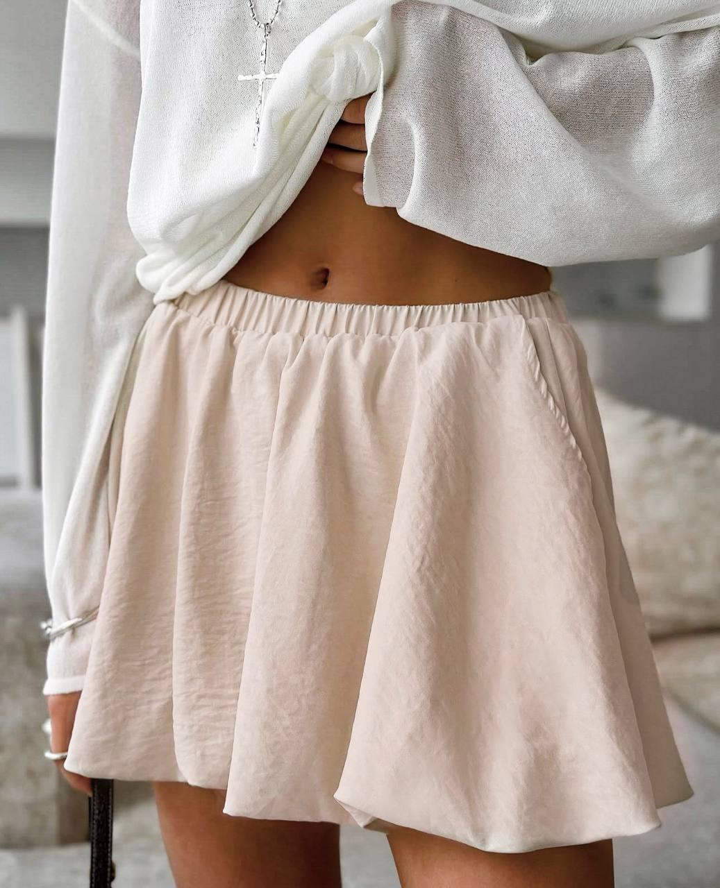 Жіночі літні легкі бежеві шорти спідниця кльош міні з комфортної тканини жатка, фото 1