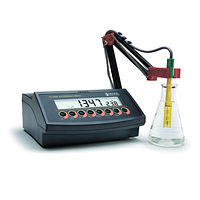 HI2211-02, рН/мВ-метр лабораторний в комплекті з рН-електродом НІ1131В, термодатчиком та штативом