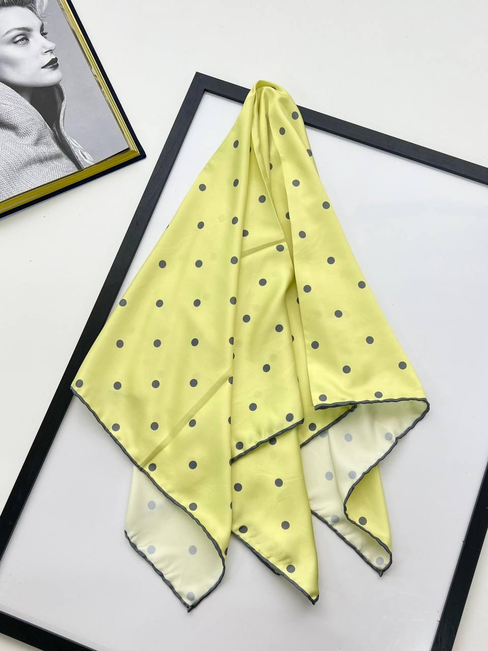 Шовкова хустка Горошки 90*90 см жовта ручна обробка краю