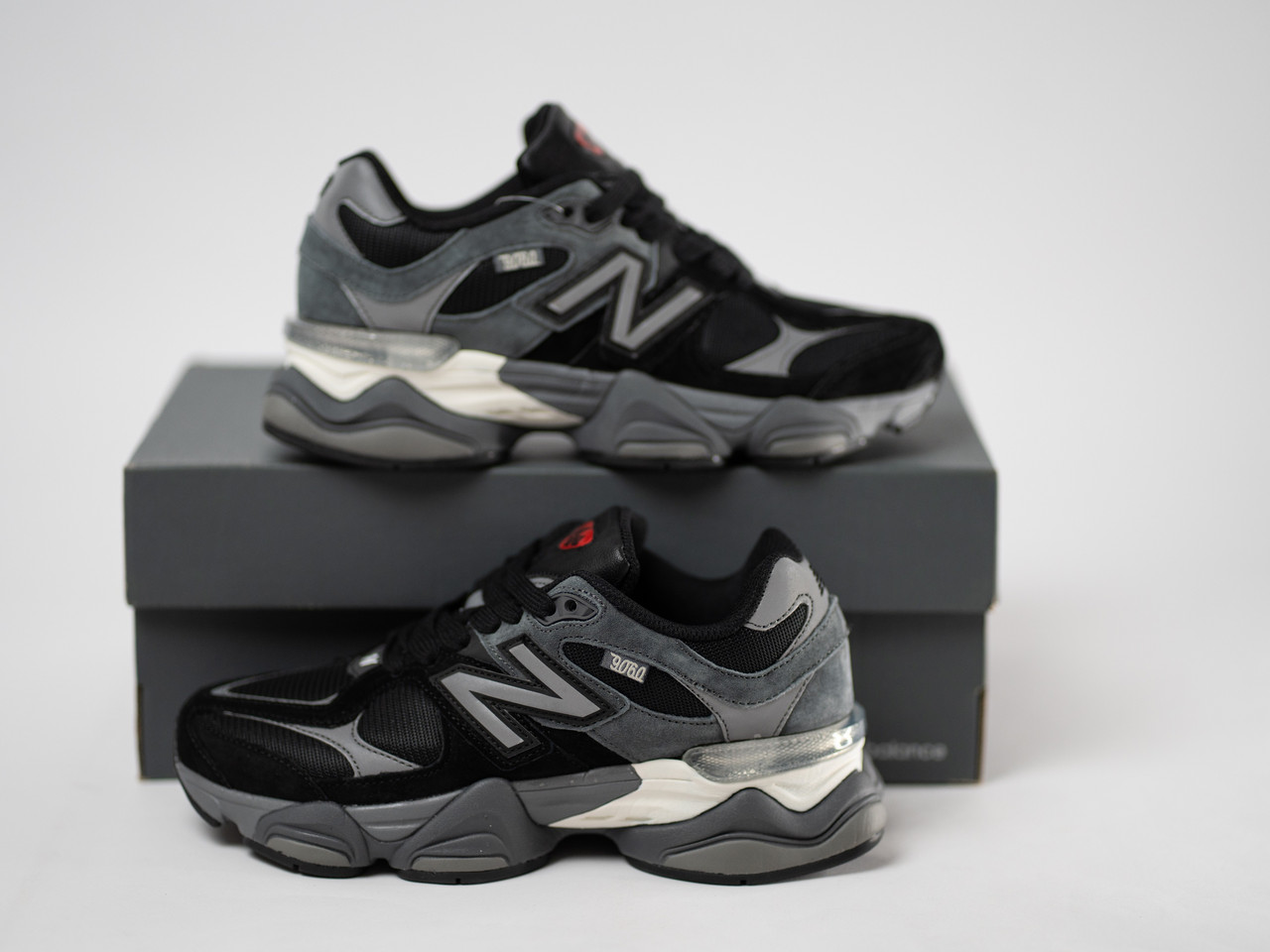 Кросівки унісекс New Balance 9060 Black чорні з сірим
