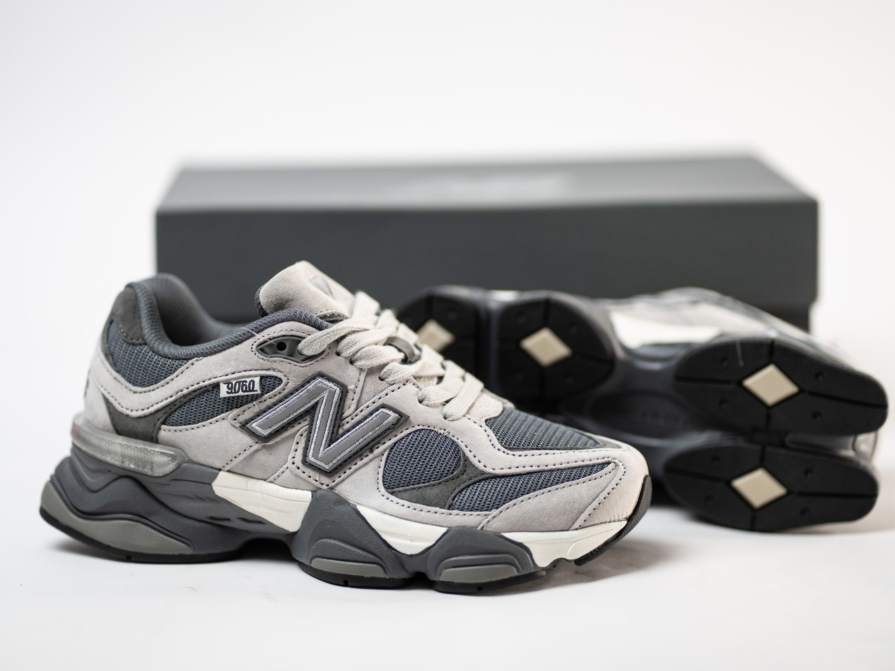 Кросівки унісекс New Balance 9060 Grey сірі