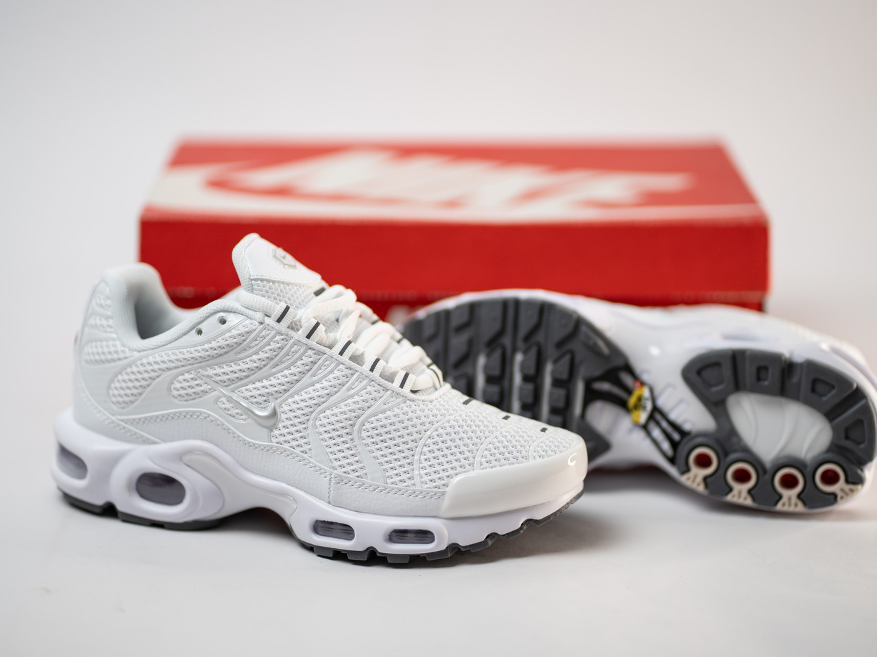 Жіночі кросівки Nike Air Max TN White білі