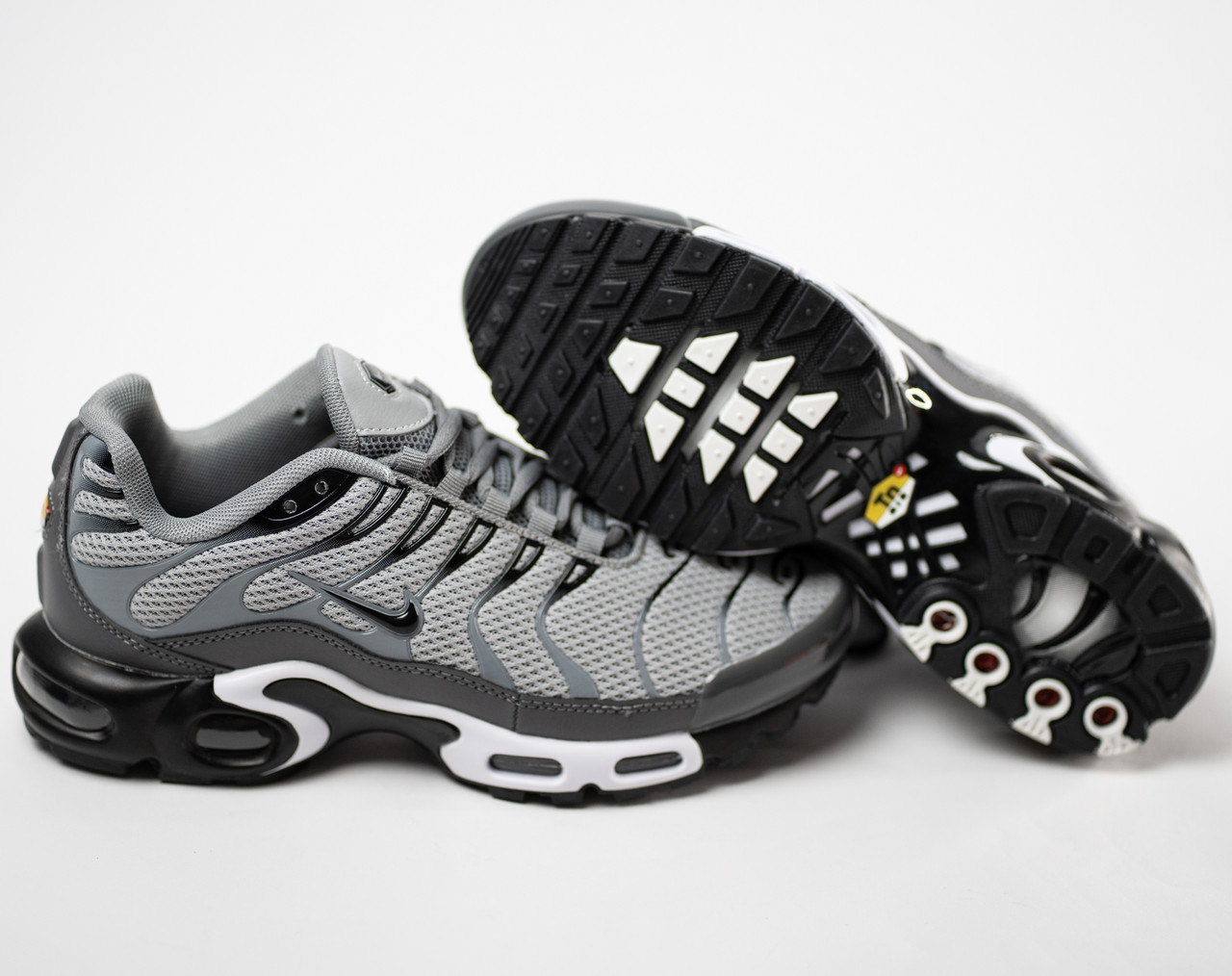 Жіночі кросівки Nike Air Max TN Grey сірі