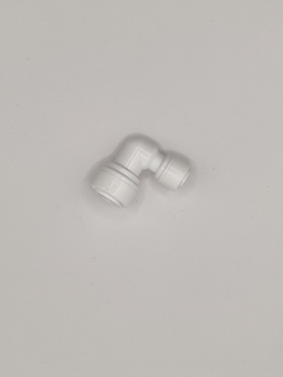 Фітинг кутовий 3/8" трубка — 1/4" трубка