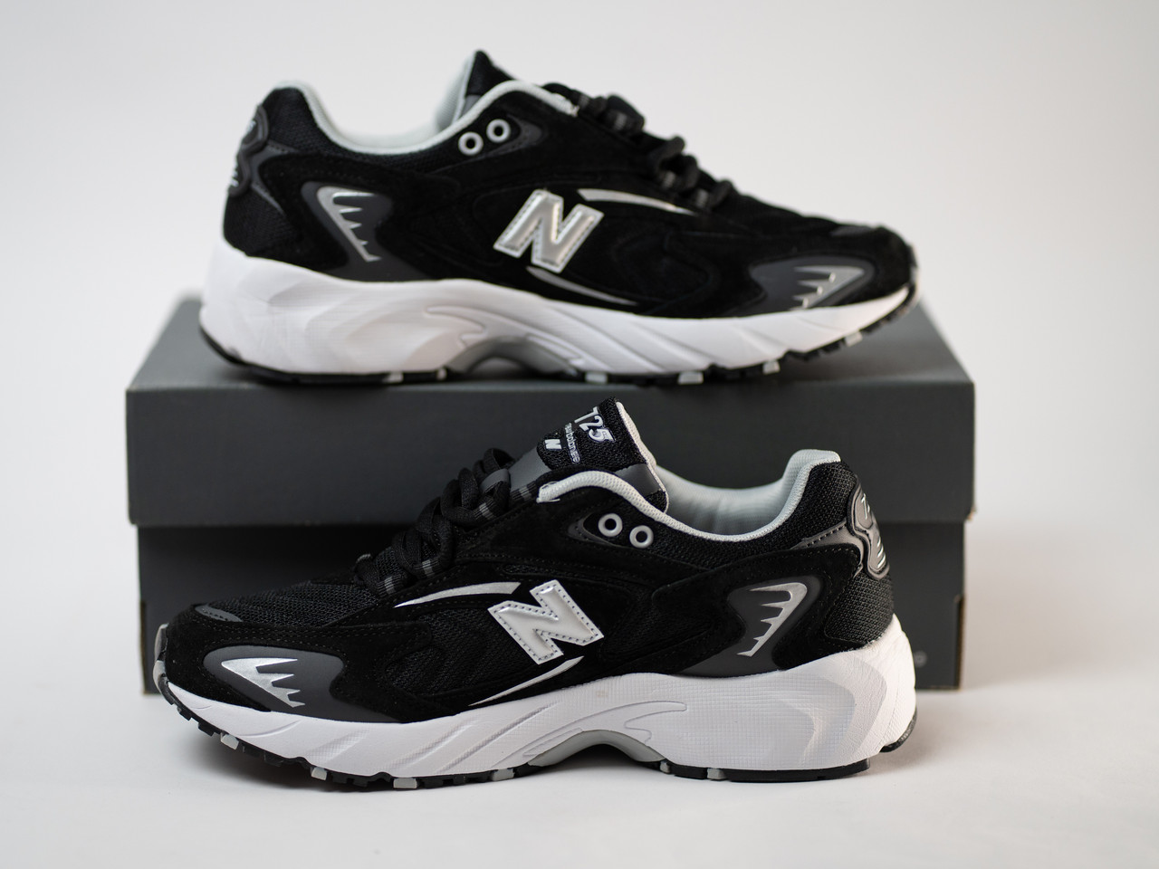 Чоловічі кросівки New Balance 725 Black чорні