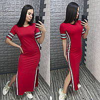 Платье-футболка в пол с блестящими двойными лампасами и разрезами